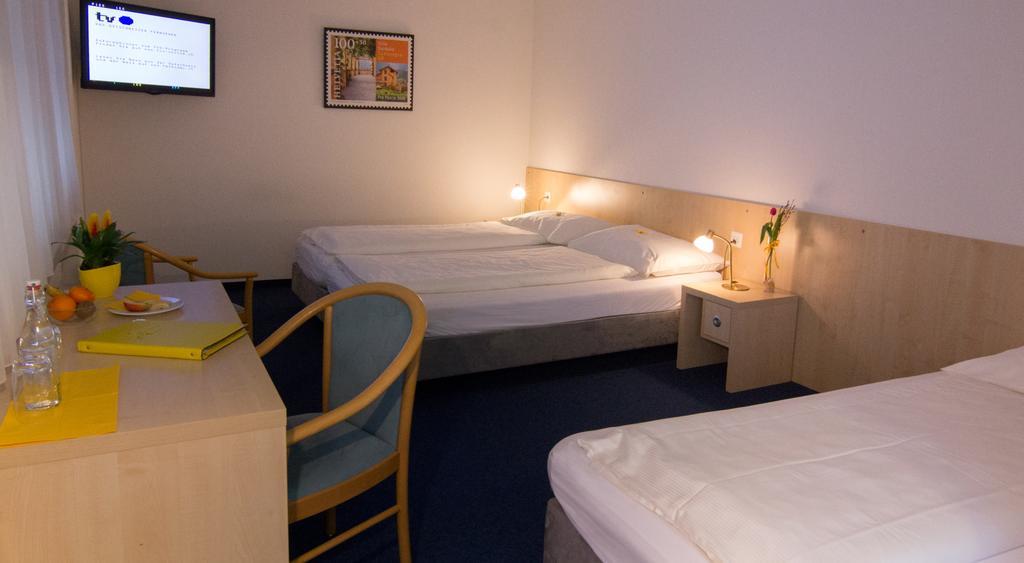 Central Hotel Post Chur Bagian luar foto